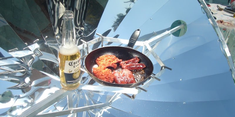 Imagen de una Cocina solar parabólica